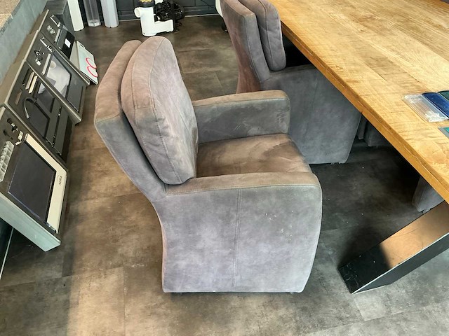 Eetkamertafel met 4 verrijdbare stoelen - afbeelding 4 van  4