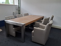 Eetkamertafel met 6x verrijdbare fauteuil