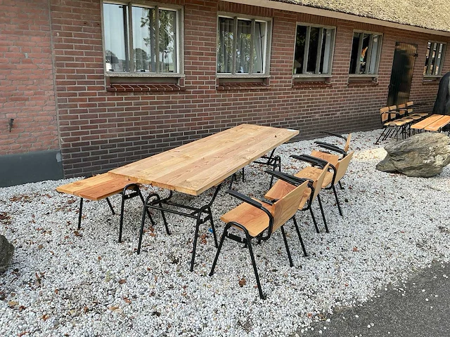 Eetkamertafel met bank en 4 stoelen - afbeelding 1 van  6