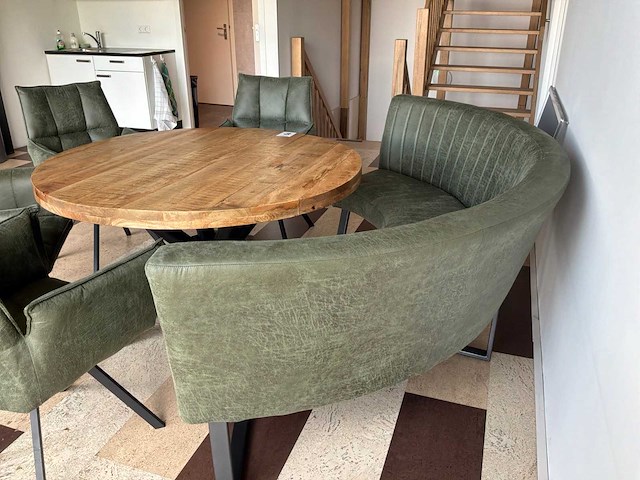 Eetkamertafel met bank en stoelen - afbeelding 5 van  9