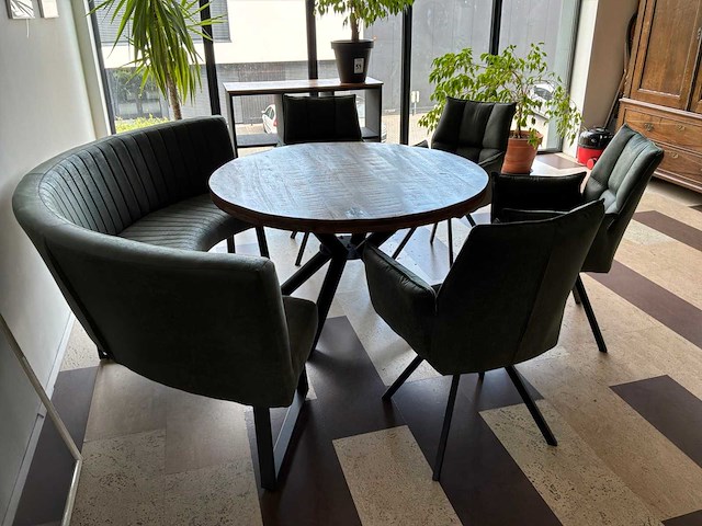 Eetkamertafel met bank en stoelen - afbeelding 7 van  9