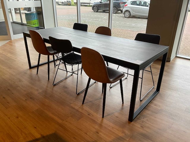 Eetkamertafel met stoelen - afbeelding 1 van  8