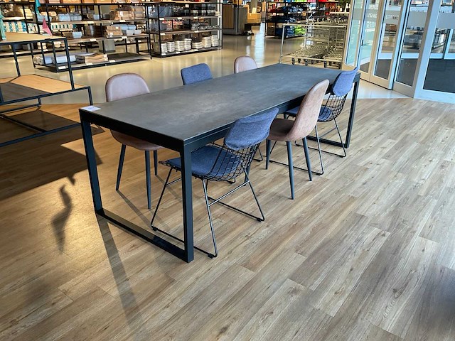 Eetkamertafel met stoelen - afbeelding 4 van  8