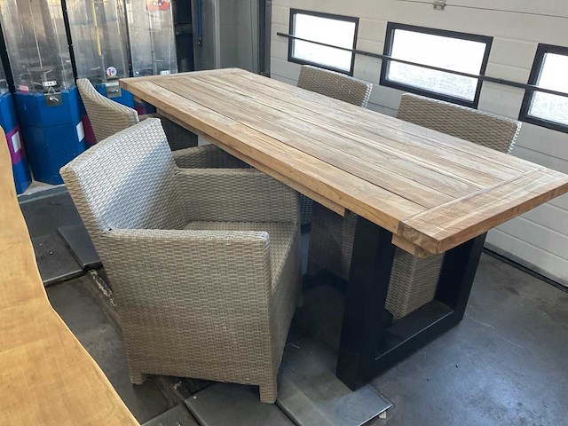 Eetkamertafel met stoelen - afbeelding 2 van  3