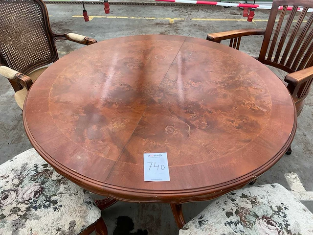 Eetkamertafel met stoelen - afbeelding 1 van  1