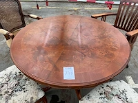 Eetkamertafel met stoelen