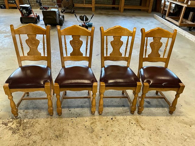 Eetkamertafel met stoelen - afbeelding 2 van  4