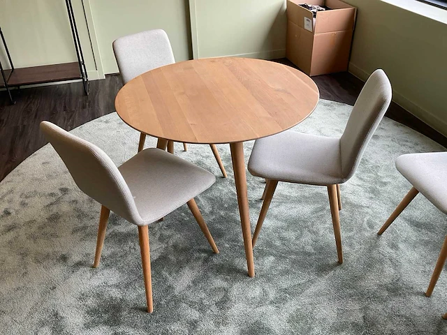 Eetkamertafel met stoelen - afbeelding 1 van  4