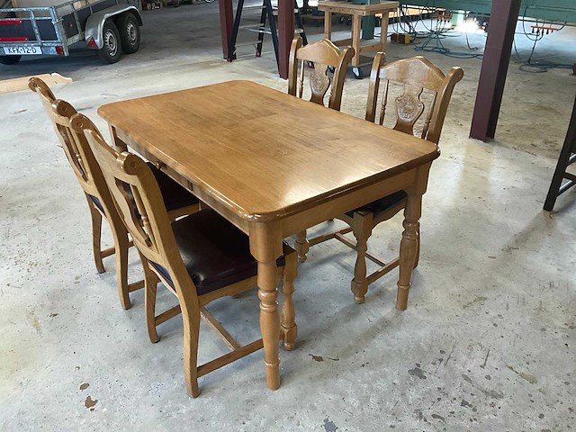 Eetkamertafel met stoelen - afbeelding 1 van  6