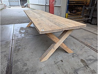 Eetkamertafel oud grenen met houten x poot 320 x 80 cm - afbeelding 2 van  2