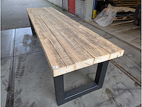 Eetkamertafel van gerecycled hout met metalen poot 300 x 80 cm