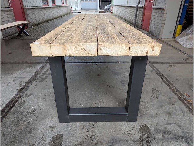 Eetkamertafel van gerecycled hout met metalen poot 300 x 80 cm - afbeelding 3 van  3