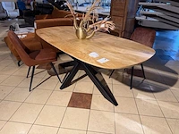 Eetkamertafel, zwart metalen spinpoot mango