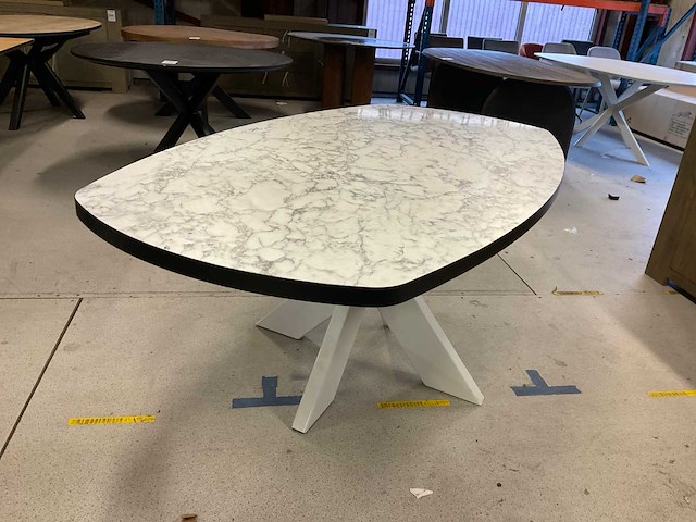 Eetkamertafel - afbeelding 1 van  4