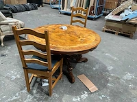 Eetkamertafel