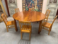 Eetkamertafel