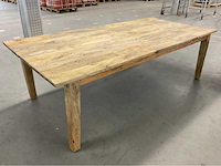 Eetkamertafel