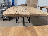Eettael rustiek eiken deens ovaal, epoxy. 220 x 110 x 77cm. metaal onderstel - afbeelding 2 van  3