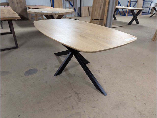 Eettafel eiken deens ovaal. 180 x 100 x 76cm. metalen spinpoot - afbeelding 1 van  3