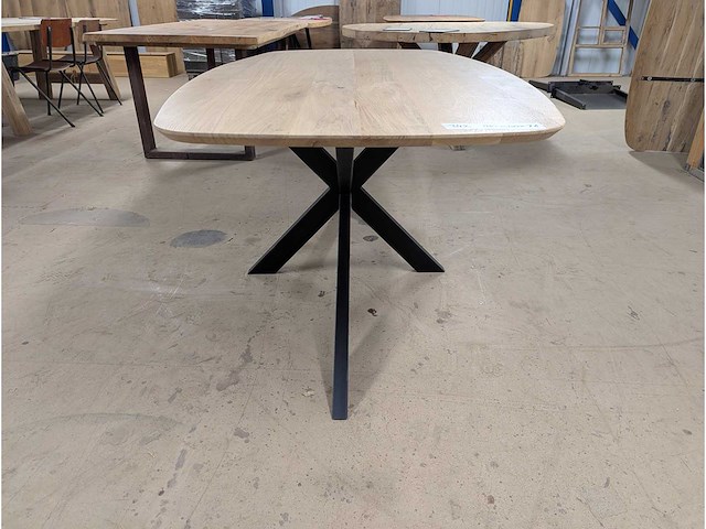 Eettafel eiken deens ovaal. 180 x 100 x 76cm. metalen spinpoot - afbeelding 2 van  3