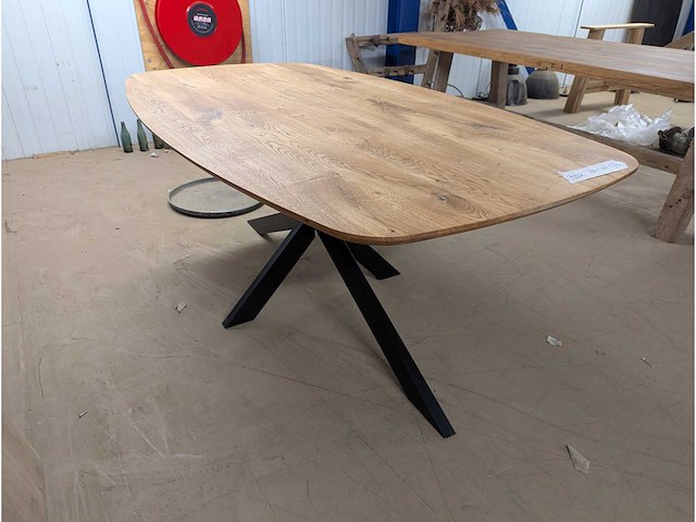 Eettafel eiken deens ovaal. 180 x 100 x 76cm. metalen spinpoot - afbeelding 1 van  3