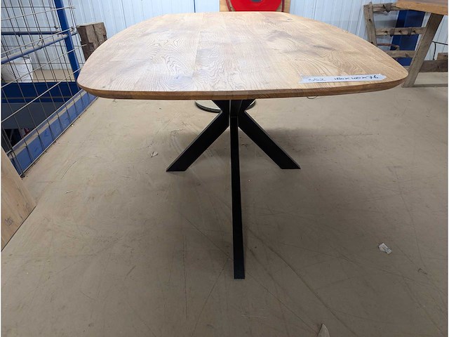 Eettafel eiken deens ovaal. 180 x 100 x 76cm. metalen spinpoot - afbeelding 2 van  3