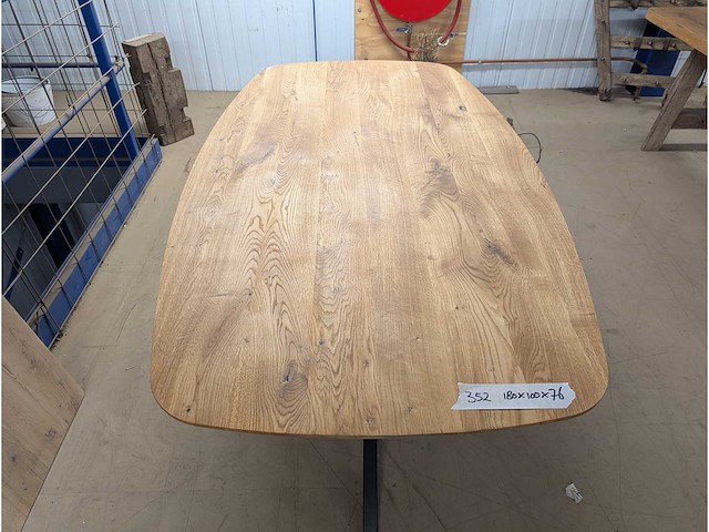 Eettafel eiken deens ovaal. 180 x 100 x 76cm. metalen spinpoot - afbeelding 3 van  3