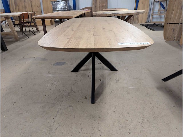 Eettafel eiken deens ovaal. 220 x 100 x 77cm. metalen spinpoot - afbeelding 2 van  3