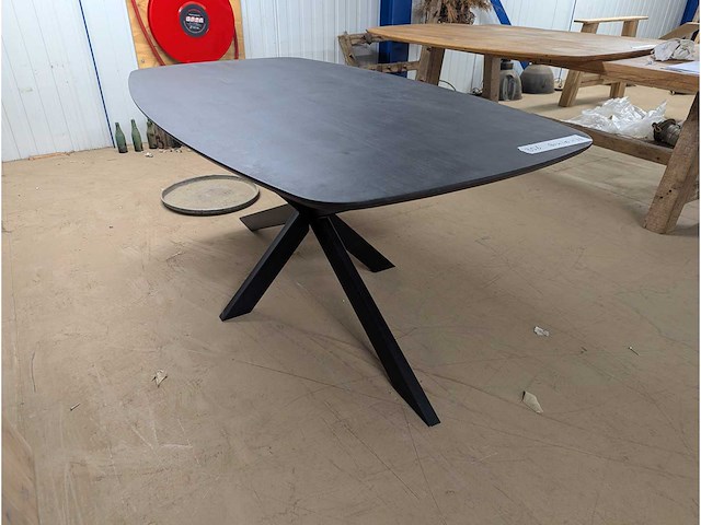 Eettafel eiken deens ovaal. zwart. 180 x 100 x 76cm. metalen spinpoot - afbeelding 1 van  3