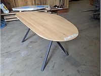 Eettafel eiken organisch. 180 x 90 x 76cm. metaal y onderstel - afbeelding 1 van  3