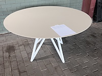Eettafel hpl fenix beige rond, studio henk - afbeelding 4 van  14