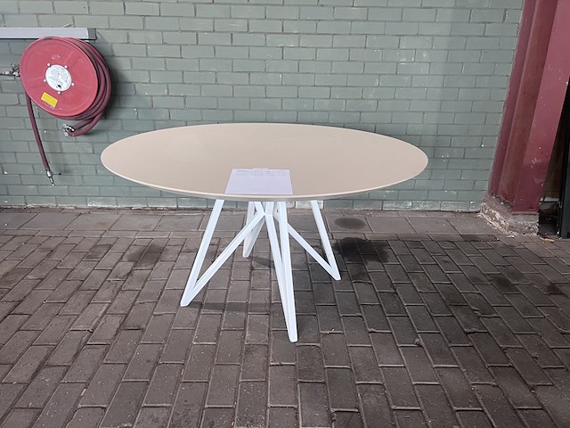 Eettafel hpl fenix beige rond, studio henk - afbeelding 1 van  14