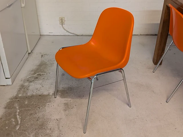 Eettafel, kabinetkast, bijzettafel & 4 stoelen - afbeelding 3 van  7