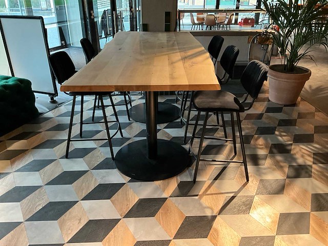 Eettafel met stoelen - afbeelding 1 van  4