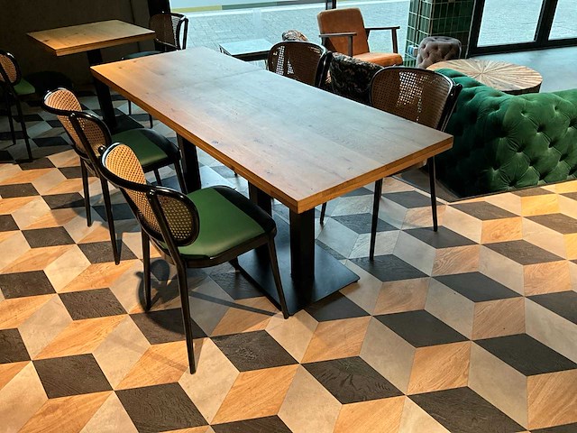 Eettafel met stoelen - afbeelding 3 van  4