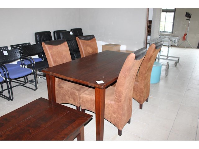 Eettafel met vier stoelen. afmeting 160 x 90 x 76 cm. - afbeelding 1 van  2