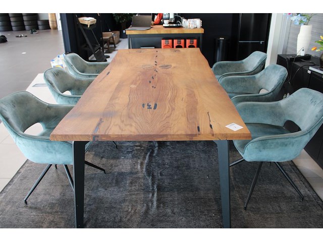 Eettafel met zes draaibare groen gestoffeerde stoelen. afmeting tafel 240 x 105 x 76 cm. - afbeelding 2 van  4
