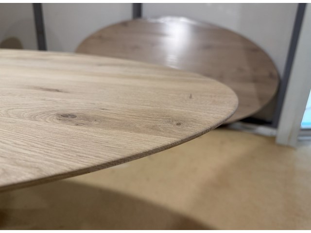 Eettafel, naturel eikenhout, zwart metalen spinpoot - afbeelding 2 van  2