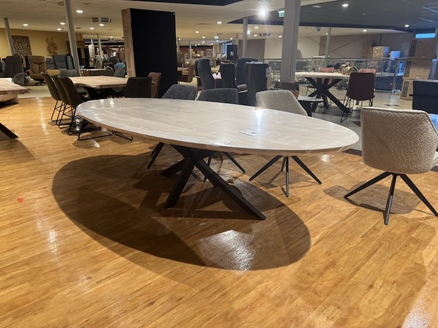 Eettafel, ovaal, massief eiken, zwart metalen spinpoot - afbeelding 1 van  5