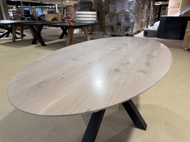 Eettafel, ovaal, naturel eikenhout, zwart metalen spinpoot - afbeelding 4 van  4