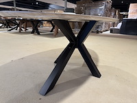 Eettafel, ovaal, naturel eikenhout, zwart metalen spinpoot - afbeelding 3 van  4