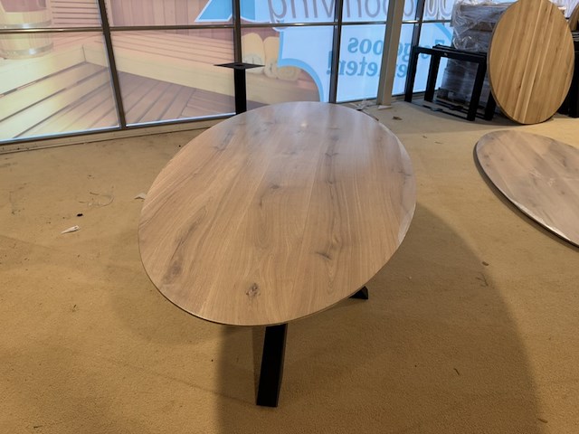Eettafel, ovaal, naturel eikenhout, zwart metalen spinpoot - afbeelding 2 van  4