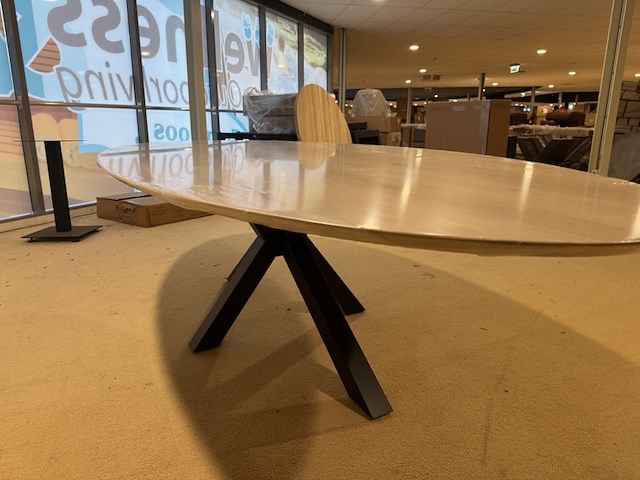 Eettafel, ovaal, naturel eikenhout, zwart metalen spinpoot - afbeelding 3 van  4