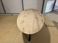 Eettafel, ovaal, naturel eikenhout, zwart metalen spinpoot - afbeelding 2 van  4
