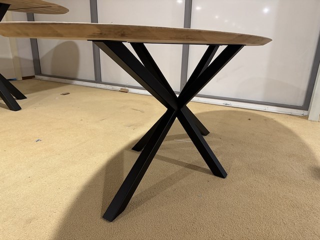 Eettafel, ovaal, naturel eikenhout, zwart metalen spinpoot - afbeelding 3 van  4