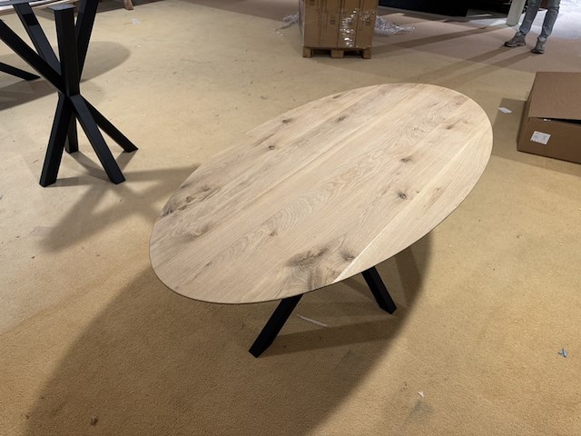 Eettafel, ovaal, naturel eikenhout, zwart metalen spinpoot - afbeelding 4 van  4