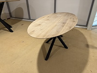 Eettafel, ovaal, naturel eikenhout, zwart metalen spinpoot - afbeelding 1 van  4