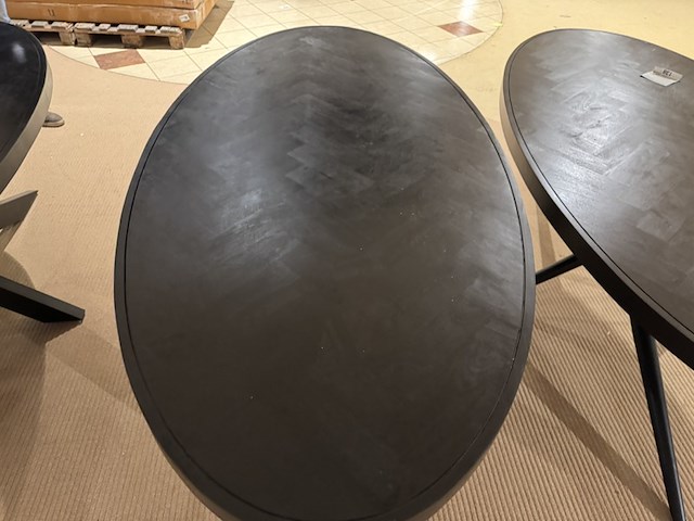 Eettafel, ovaal, zwart hardhout, houten poten - afbeelding 1 van  5