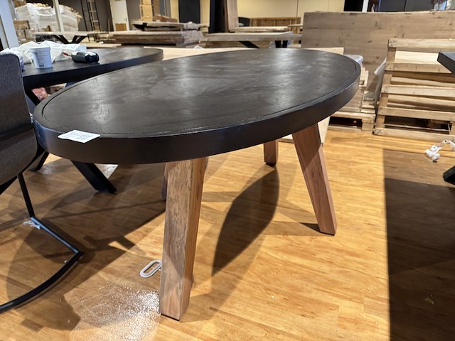 Eettafel, ovaal, zwart, houten poten - afbeelding 3 van  4