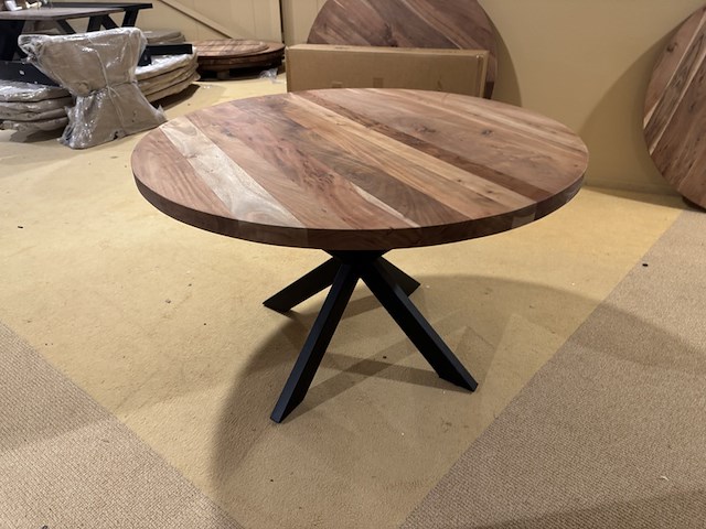 Eettafel, rond acaciahout, zwart metalen spinpoot - afbeelding 3 van  4